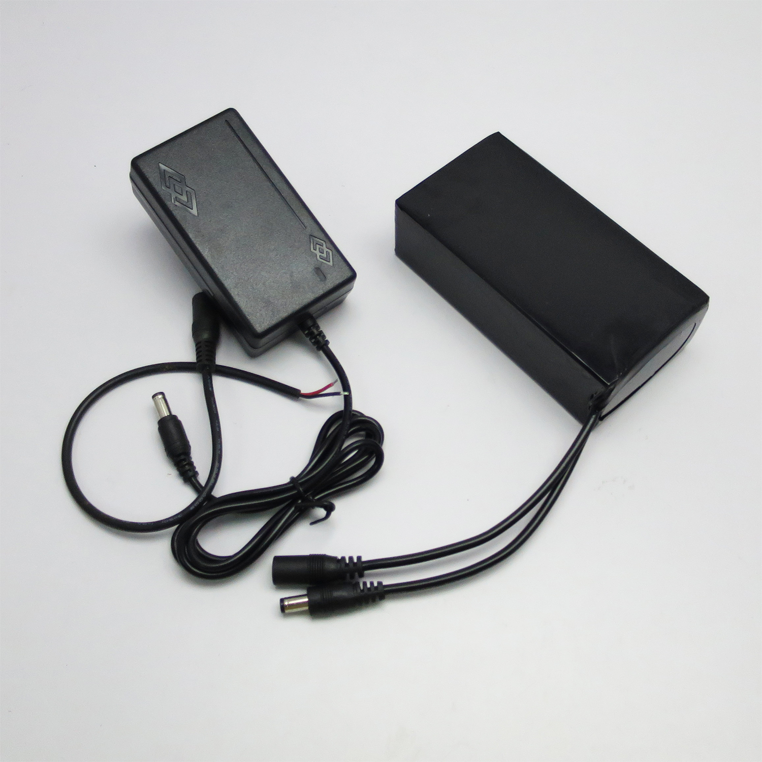 Mini UPS不斷電源 CCTV閉路電視監控系統 DC12V2A備用電源 門禁 能考勤機 鏡頭 18650ICR儲電 備用電源 32,000mAh 航行三天